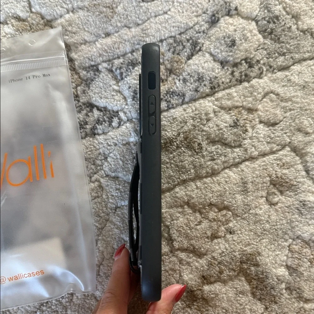 Wallis iphone 14